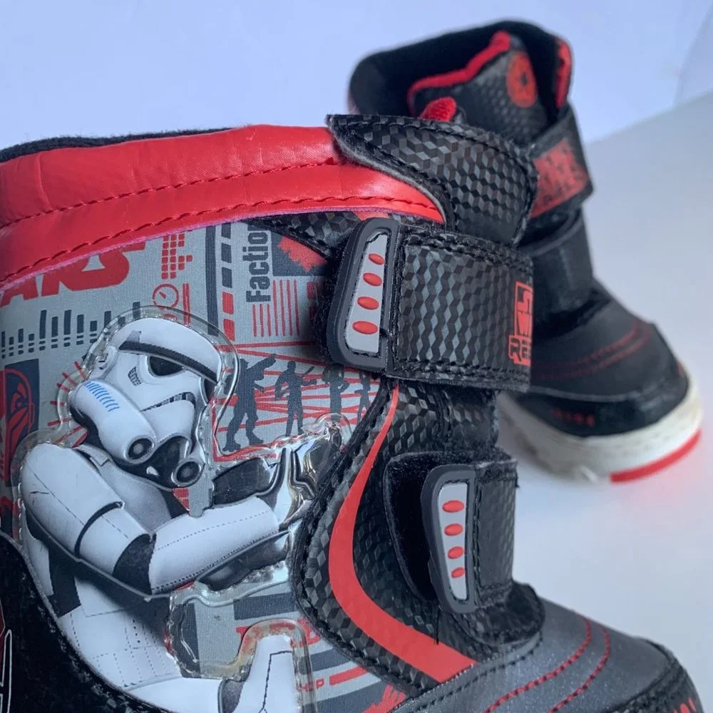 Star Wars‎ toddler winter boots size M (7/8)